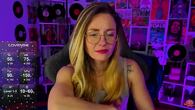 Snapshot of LadyIzabel chatting on 12.21.24 LadyIzabel online show from 12.21.24