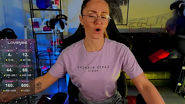 Snapshot of LadyIzabel chatting on 12.28.24 LadyIzabel online show from 12.28.24