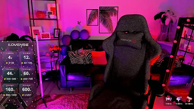 Snapshot of LadyIzabel chatting on 01.08.25 LadyIzabel online show from 01.08.25