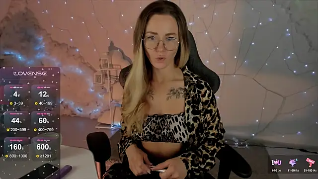 Snapshot of LadyIzabel chatting on 01.21.25 LadyIzabel online show from 01.21.25