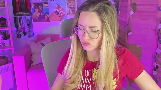 Snapshot of LadyIzabel chatting on 01.28.25 LadyIzabel online show from 01.28.25