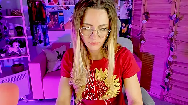 Snapshot of LadyIzabel chatting on 01.28.25 LadyIzabel online show from 01.28.25