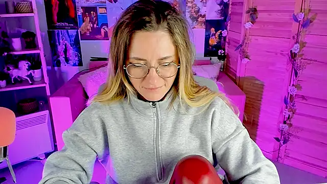 Snapshot of LadyIzabel chatting on 01.28.25 LadyIzabel online show from 01.28.25