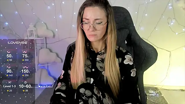 Snapshot of LadyIzabel chatting on 02.03.25 LadyIzabel online show from 02.03.25