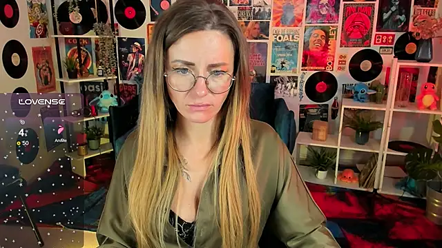 Snapshot of LadyIzabel chatting on 02.19.25 LadyIzabel online show from 02.19.25