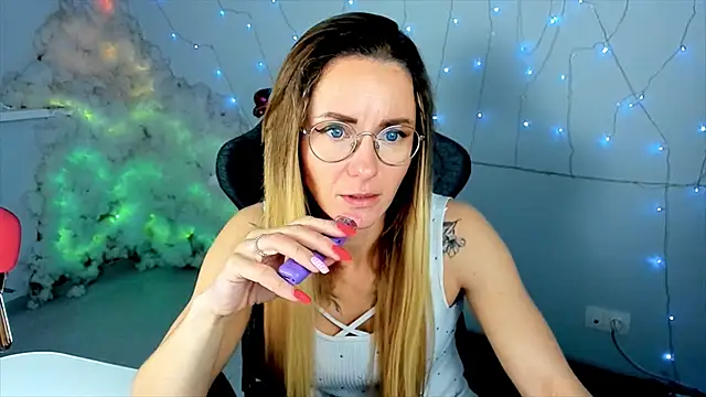 Snapshot of LadyIzabel chatting on 02.23.25 LadyIzabel online show from 02.23.25