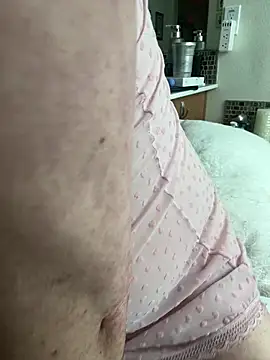 Snapshot of NinasNylonz chatting on 02.27.25 NinasNylonz online show from 02.27.25