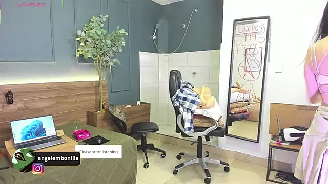 Snapshot of megan_morgan01 chatting on 05.06.26 megan morgan01 online show from 05.06.26