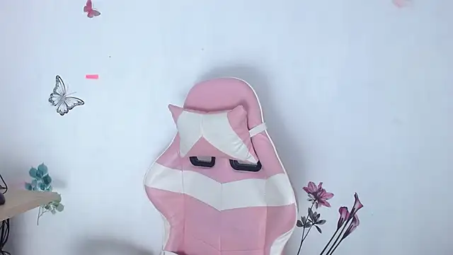 Snapshot of helen_kinett chatting on 02.21.26 helen kinett online show from 02.21.26