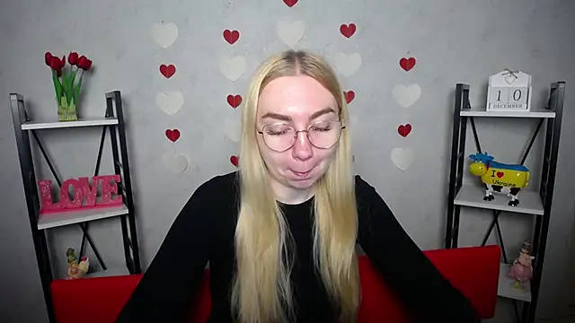 Snapshot of BeatriceFly chatting on 12.11.24 BeatriceFly online show from 12.11.24