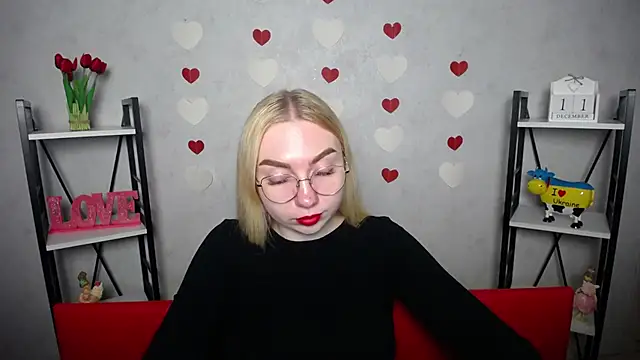 Snapshot of BeatriceFly chatting on 12.11.24 BeatriceFly online show from 12.11.24