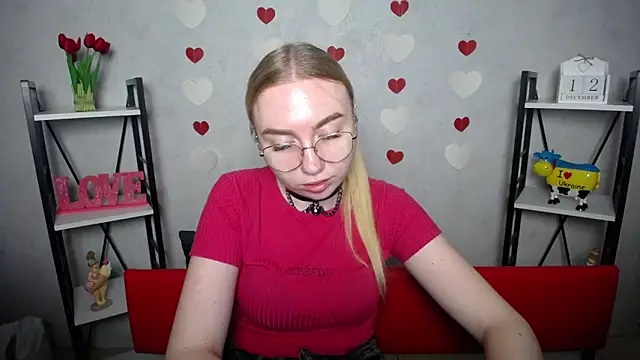 Snapshot of BeatriceFly chatting on 12.12.24 BeatriceFly online show from 12.12.24