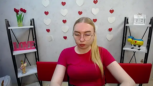 Snapshot of BeatriceFly chatting on 12.12.24 BeatriceFly online show from 12.12.24