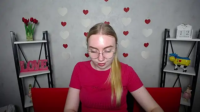 Snapshot of BeatriceFly chatting on 12.12.24 BeatriceFly online show from 12.12.24