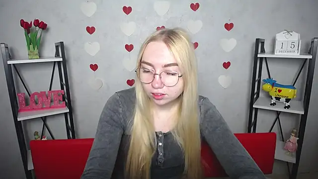 Snapshot of BeatriceFly chatting on 12.16.24 BeatriceFly online show from 12.16.24