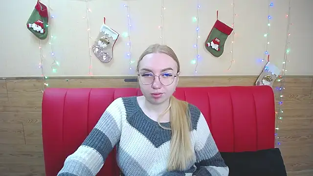 Snapshot of BeatriceFly chatting on 12.28.24 BeatriceFly online show from 12.28.24