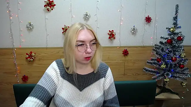 Snapshot of BeatriceFly chatting on 12.29.24 BeatriceFly online show from 12.29.24