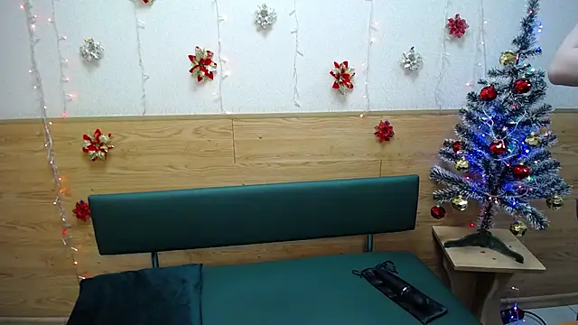 Snapshot of BeatriceFly chatting on 12.29.24 BeatriceFly online show from 12.29.24