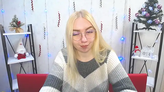 Snapshot of BeatriceFly chatting on 01.04.25 BeatriceFly online show from 01.04.25