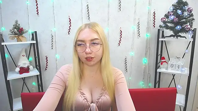 Snapshot of BeatriceFly chatting on 01.04.25 BeatriceFly online show from 01.04.25