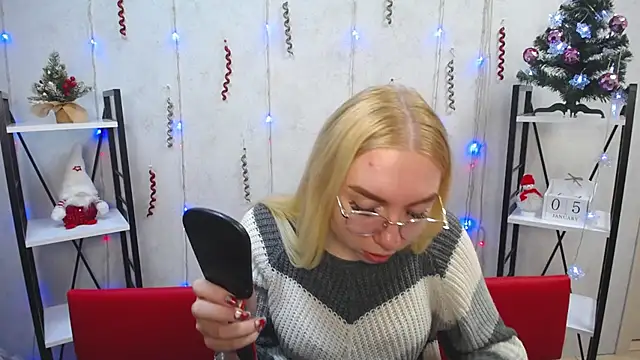 Snapshot of BeatriceFly chatting on 01.05.25 BeatriceFly online show from 01.05.25