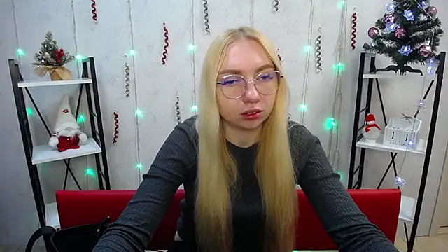 Snapshot of BeatriceFly chatting on 01.11.25 BeatriceFly online show from 01.11.25