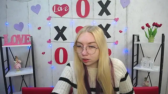 Snapshot of BeatriceFly chatting on 01.22.25 BeatriceFly online show from 01.22.25