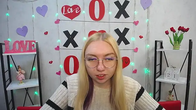 Snapshot of BeatriceFly chatting on 01.22.25 BeatriceFly online show from 01.22.25