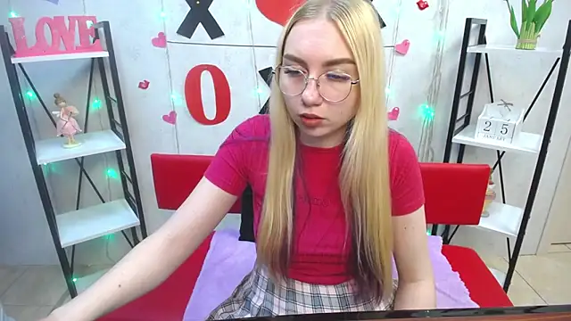 Snapshot of BeatriceFly chatting on 01.25.25 BeatriceFly online show from 01.25.25