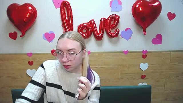 Snapshot of BeatriceFly chatting on 01.26.25 BeatriceFly online show from 01.26.25