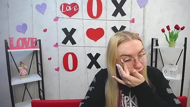 Snapshot of BeatriceFly chatting on 02.02.25 BeatriceFly online show from 02.02.25