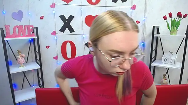 Snapshot of BeatriceFly chatting on 02.03.25 BeatriceFly online show from 02.03.25