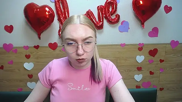 Snapshot of BeatriceFly chatting on 02.18.25 BeatriceFly online show from 02.18.25