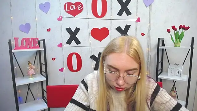 Snapshot of BeatriceFly chatting on 02.19.25 BeatriceFly online show from 02.19.25