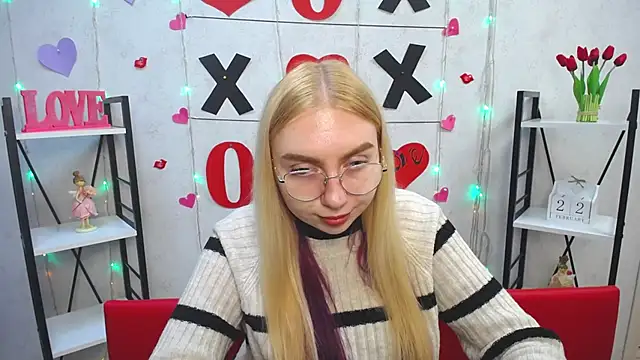 Snapshot of BeatriceFly chatting on 02.22.25 BeatriceFly online show from 02.22.25