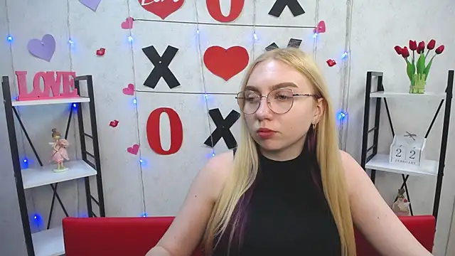 Snapshot of BeatriceFly chatting on 02.22.25 BeatriceFly online show from 02.22.25