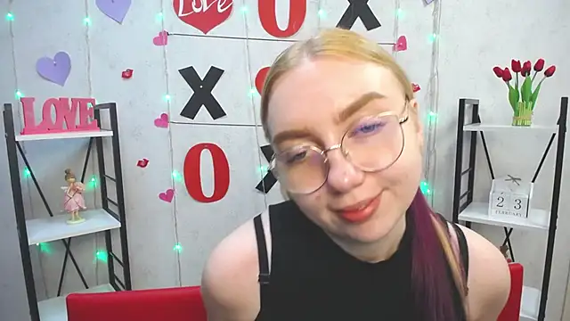 Snapshot of BeatriceFly chatting on 02.23.25 BeatriceFly online show from 02.23.25