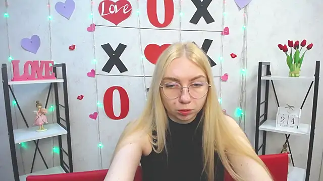 Snapshot of BeatriceFly chatting on 02.24.25 BeatriceFly online show from 02.24.25