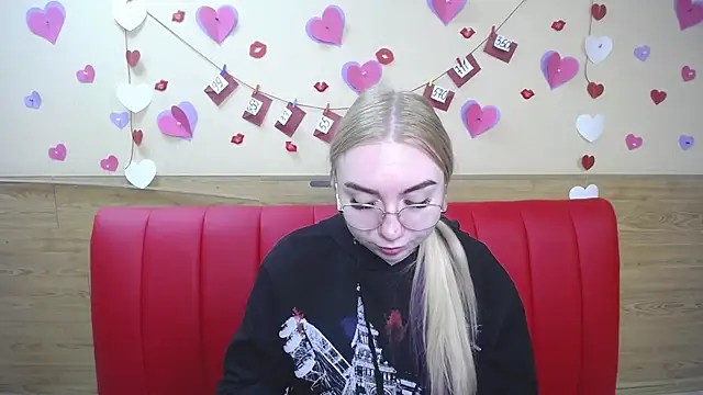 Snapshot of BeatriceFly chatting on 03.01.25 BeatriceFly online show from 03.01.25