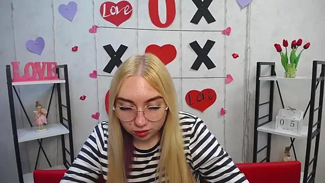 Snapshot of BeatriceFly chatting on 03.05.25 BeatriceFly online show from 03.05.25