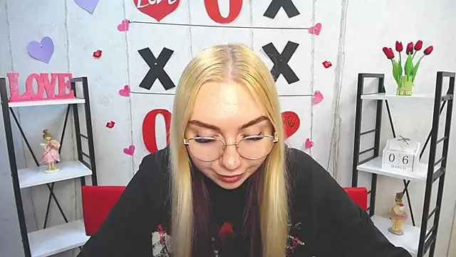 Snapshot of BeatriceFly chatting on 03.06.25 BeatriceFly online show from 03.06.25