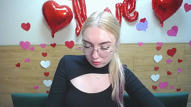 Snapshot of BeatriceFly chatting on 03.09.25 BeatriceFly online show from 03.09.25