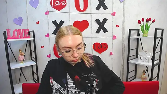 Snapshot of BeatriceFly chatting on 03.10.25 BeatriceFly online show from 03.10.25