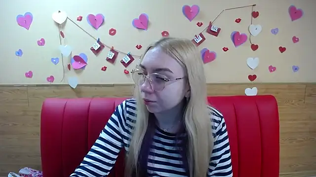 Snapshot of BeatriceFly chatting on 03.13.25 BeatriceFly online show from 03.13.25