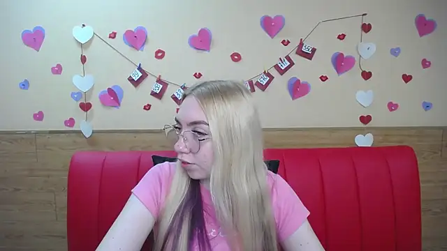 Snapshot of BeatriceFly chatting on 03.13.25 BeatriceFly online show from 03.13.25