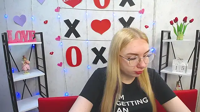 Snapshot of BeatriceFly chatting on 03.15.25 BeatriceFly online show from 03.15.25