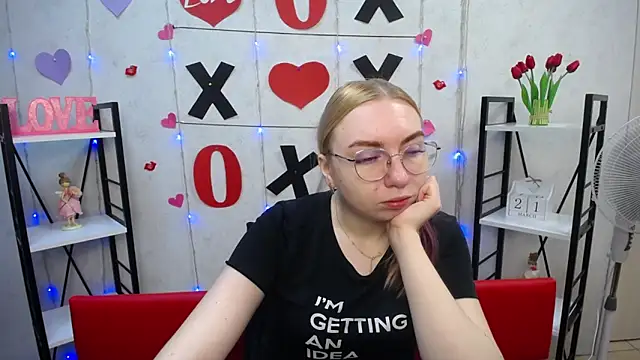 Snapshot of BeatriceFly chatting on 03.22.25 BeatriceFly online show from 03.22.25