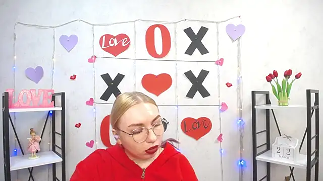 Snapshot of BeatriceFly chatting on 03.22.25 BeatriceFly online show from 03.22.25