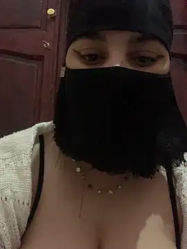 Snapshot of Miss-Soka chatting on 12.20.24 Miss-Soka online show from 12.20.24