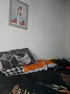 Goodgirlsue 77 online show from 12.15.25